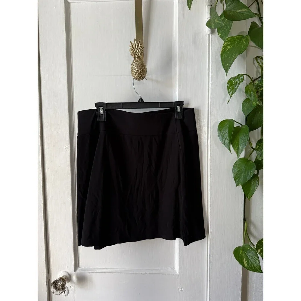 Women’s size large black skirt